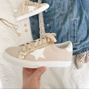 Vici Metallic Star Sneaker Gold
